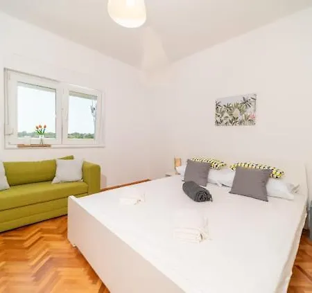 Laganini Rab * Rab Town