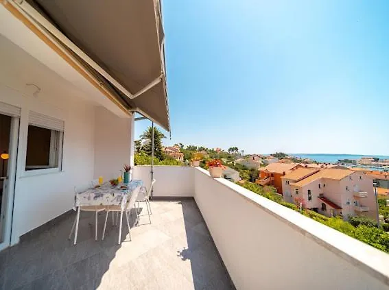 Laganini Rab * Rab Town