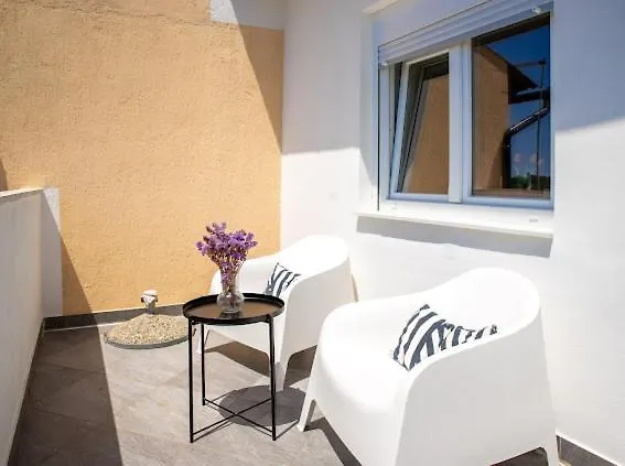 Laganini Rab Lägenhet