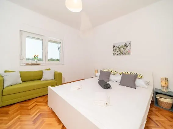 Laganini Rab * Rab Town