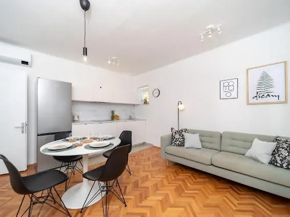 Laganini Rab Lägenhet *