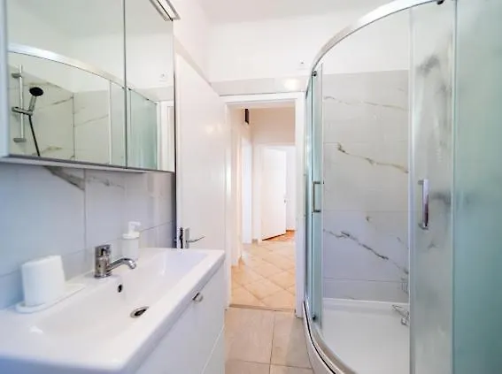 Laganini Rab Lägenhet